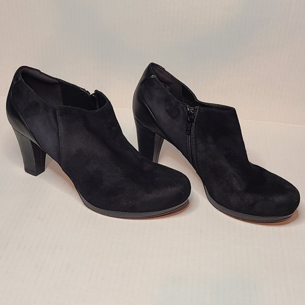 Clarks .artisan Black Suede Leather Ankle Booties 8.5